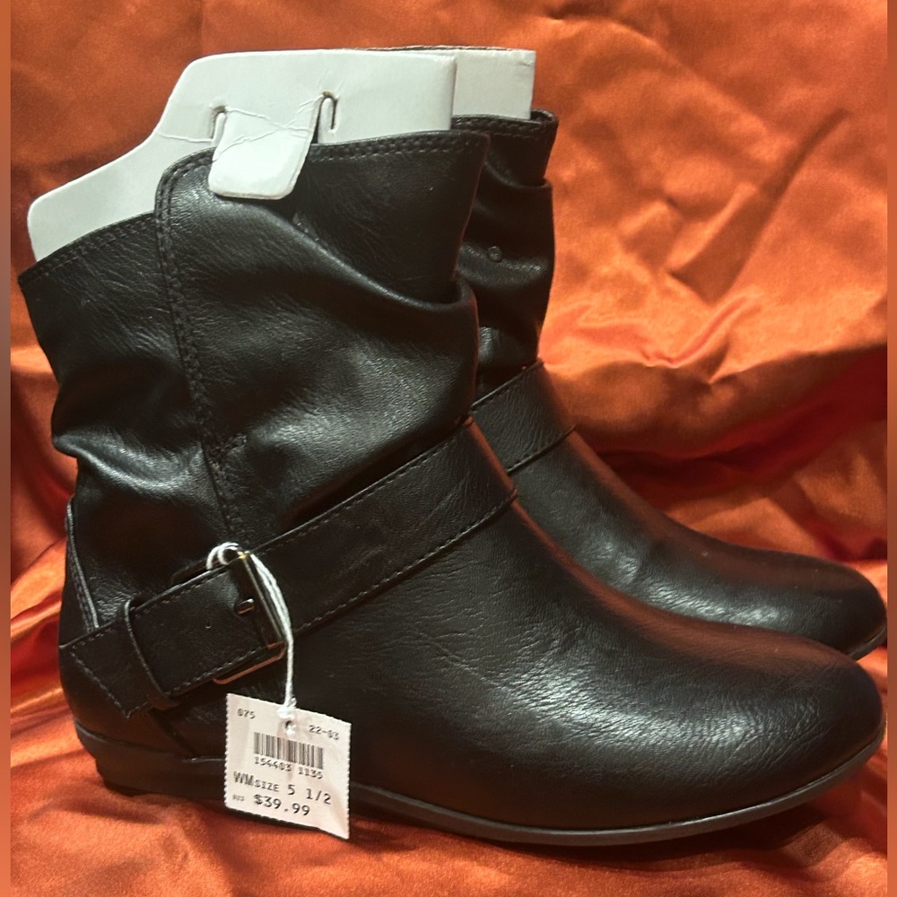 NWT Lowe East Side Black Ankle Boots